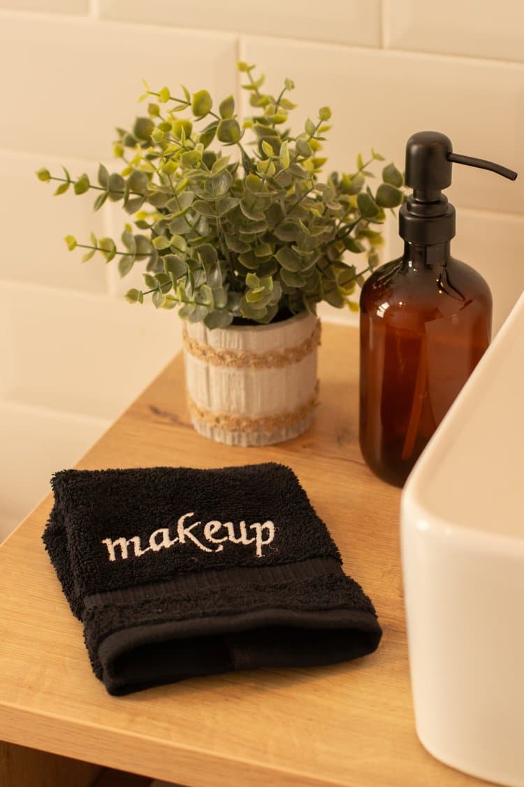 Bathroom amenities